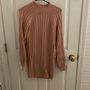Hollister- never worn - color is very pretty! Pinkish/tan size small runs big
